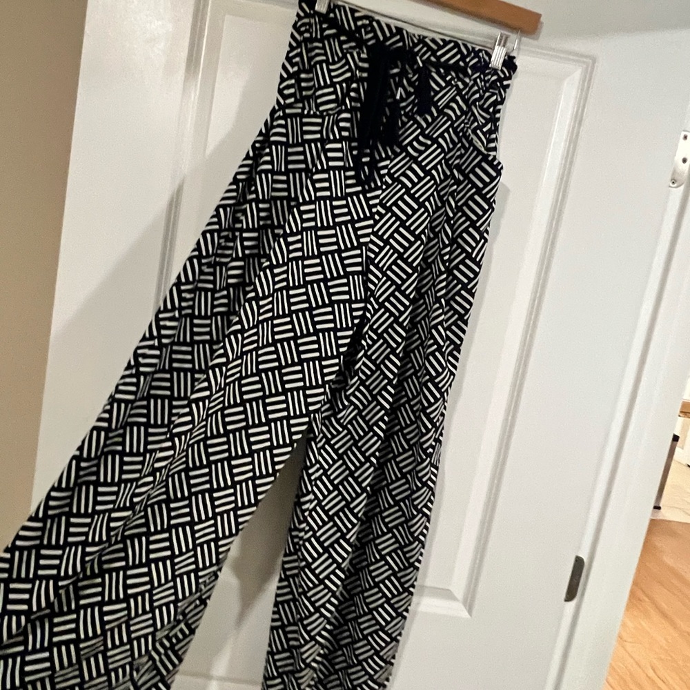 Zara Trafaluc Pant Size xs. Wide leg belted trousers.